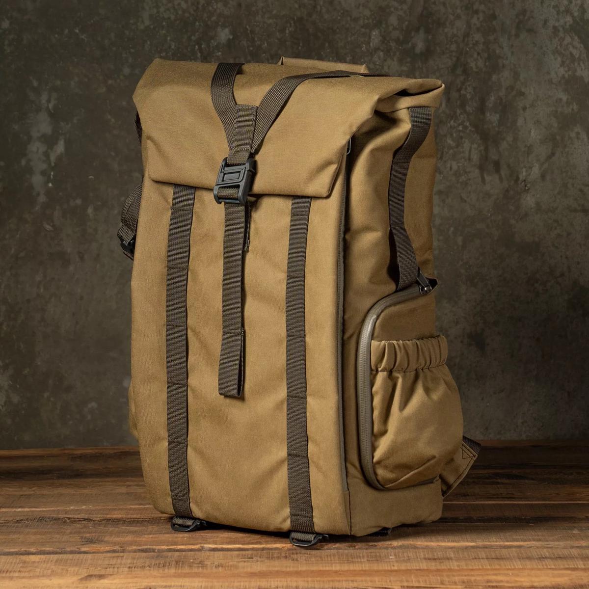 "New Pilot" Travel Camera Backpack 18L - Khaki Brown Canvas