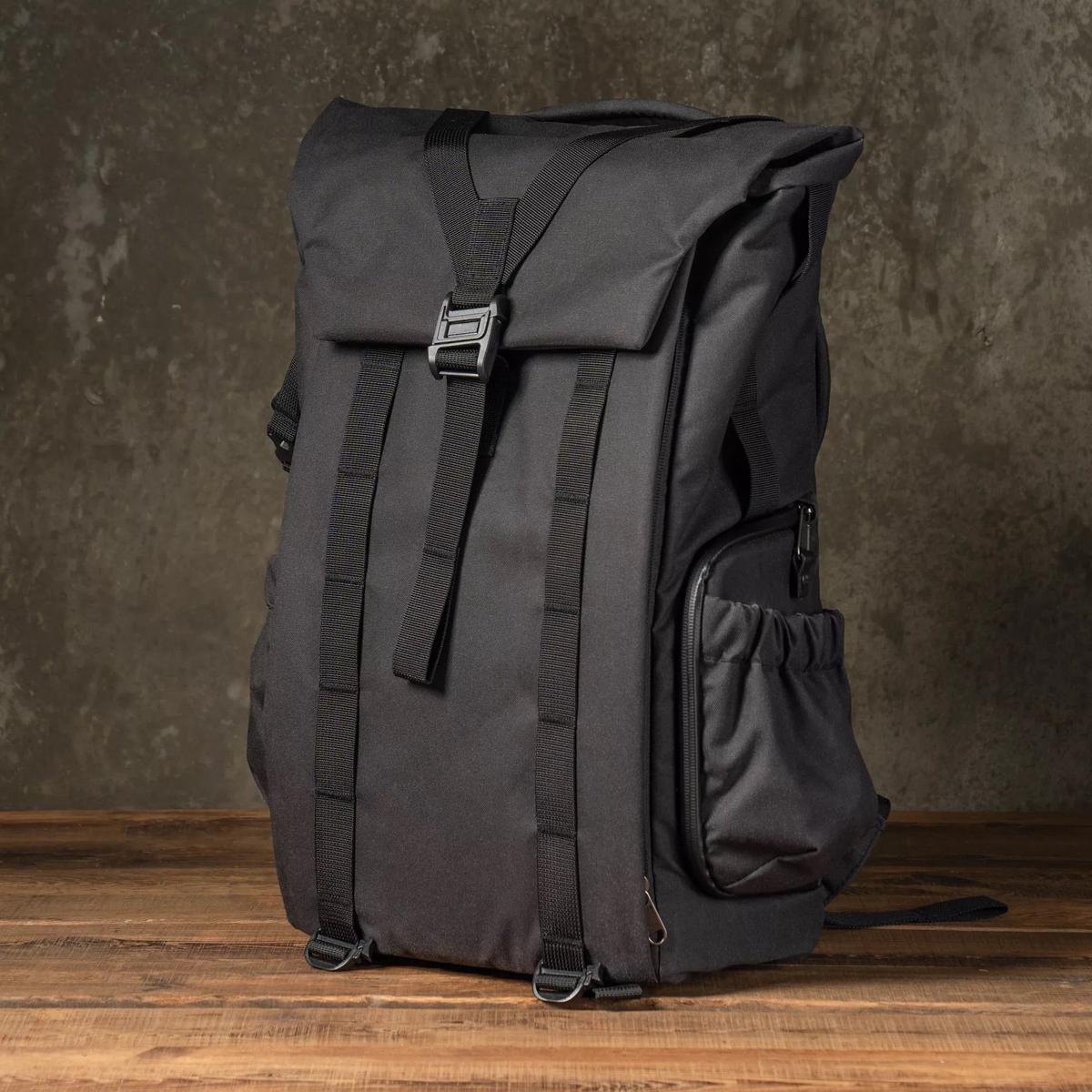 "New Pilot" Travel Camera Backpack 18L - Black Canvas